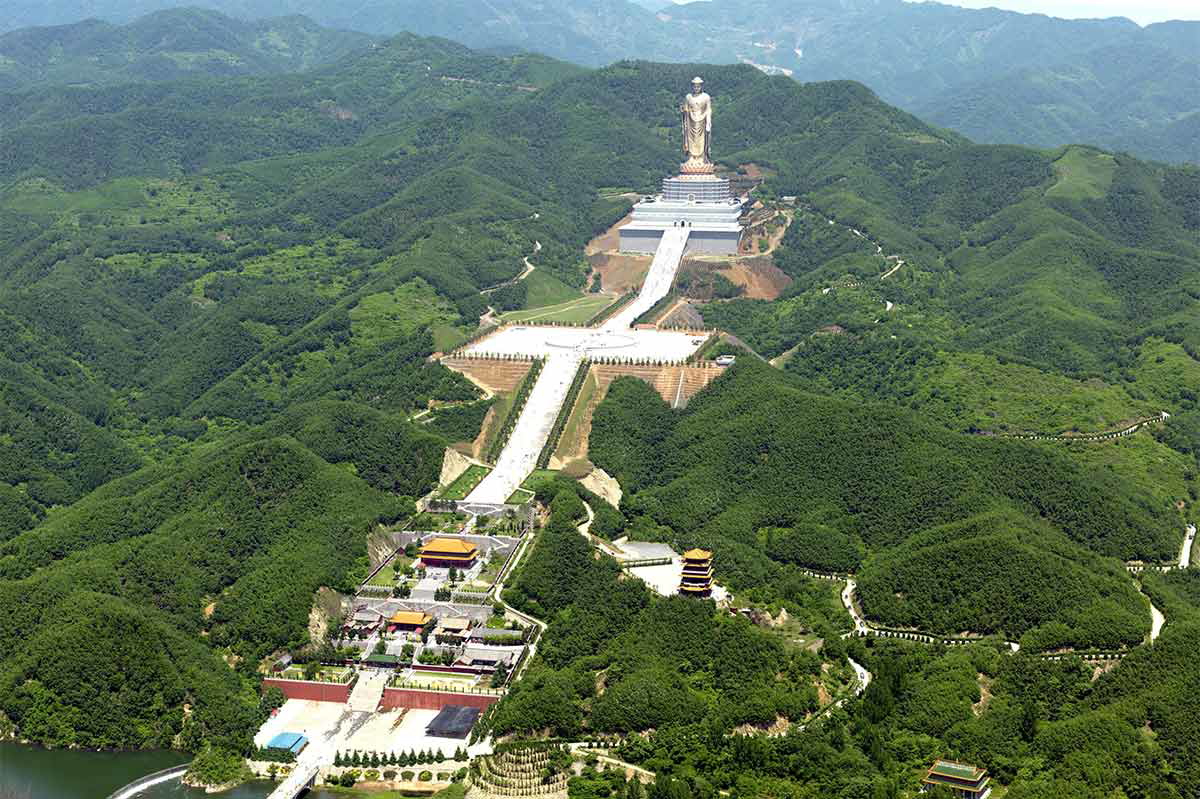 The Spring Temple Buddha and its surroundings