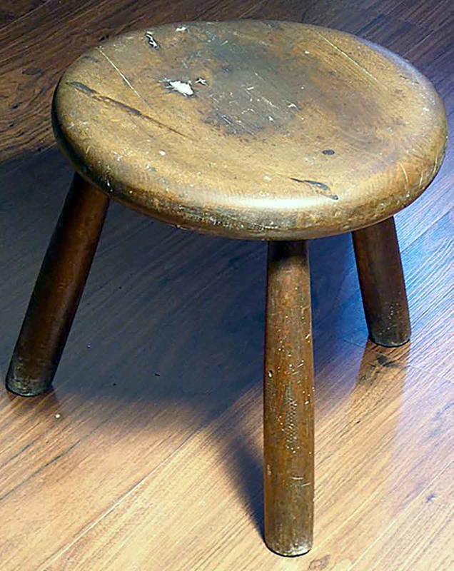 Sitzhocker, Rhetos, 2020, via Wikimedia Commons