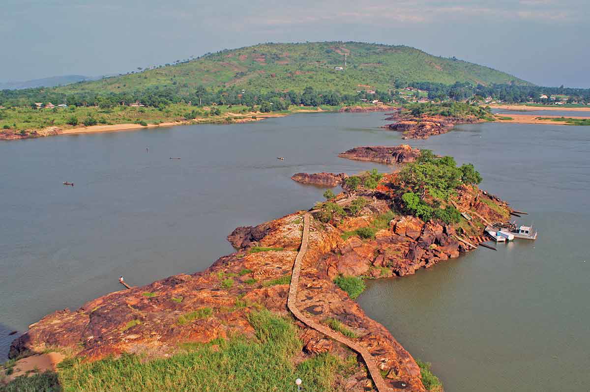 A view of the Ubangi River (also known as the Bangui River) from the capital city of Bangui. Source: Peter Prokosch / grida.no