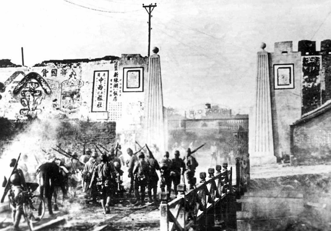 Japanese troops march into China in 1939 