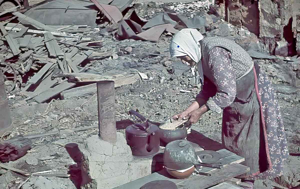 Civilian in the rubble via Bundesarchiv