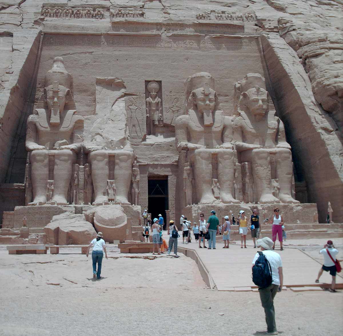 abu simbel temple ramesses