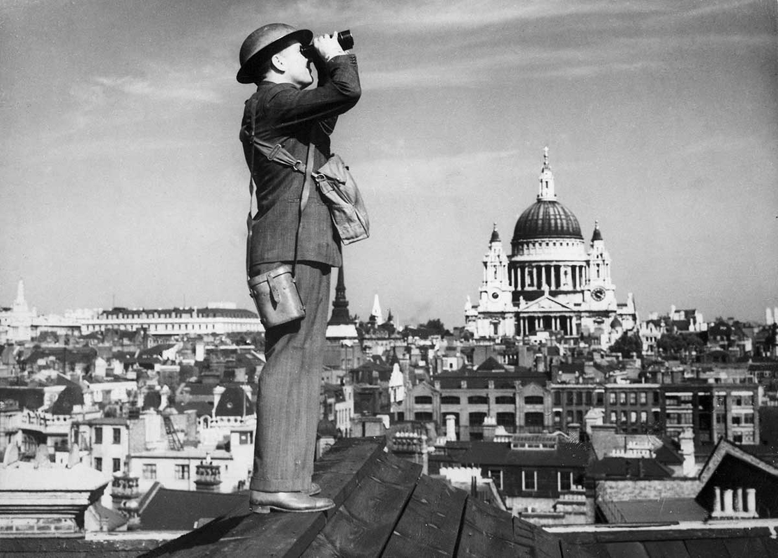 Aircraft spotter on roof London. Source: Wikimedia Commons 