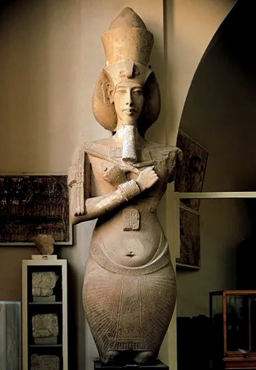 akhenaten karnak statue