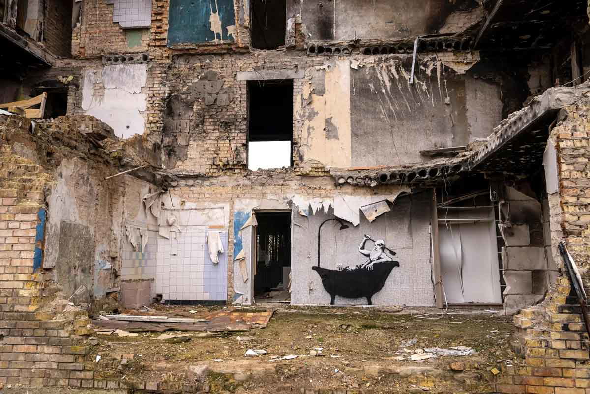 banksy bathing man horenka