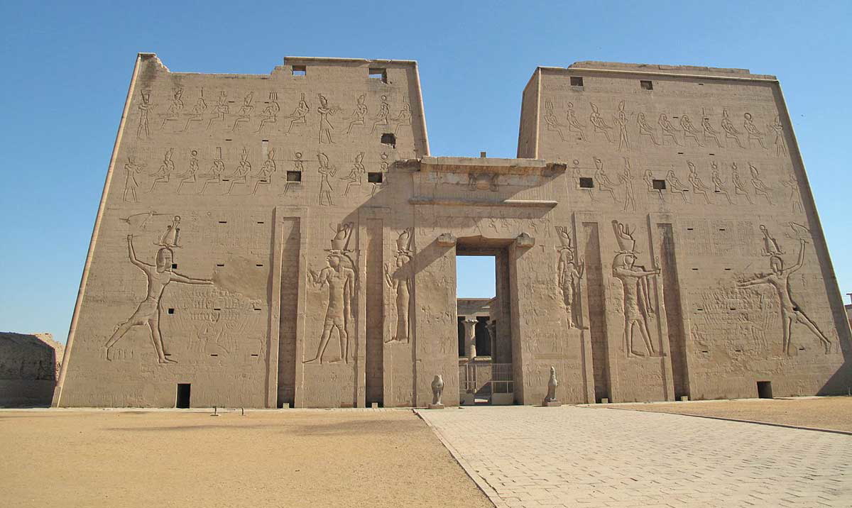 edfou temple egypt