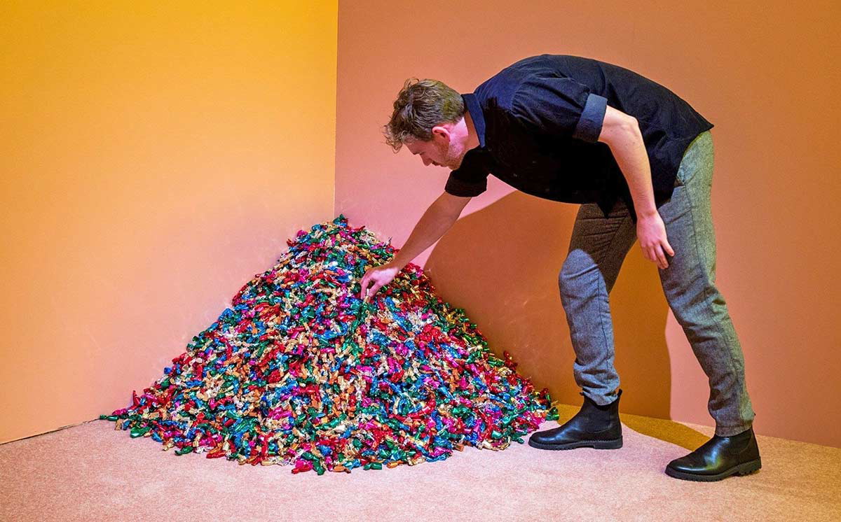 felix gonzalez torres portrait ross la installation