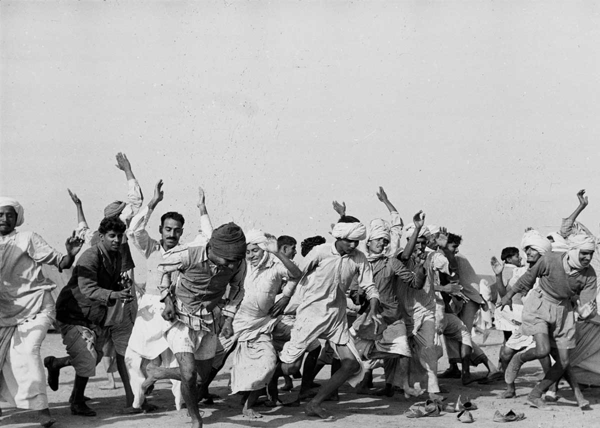 henri cartier bresson refugees photo