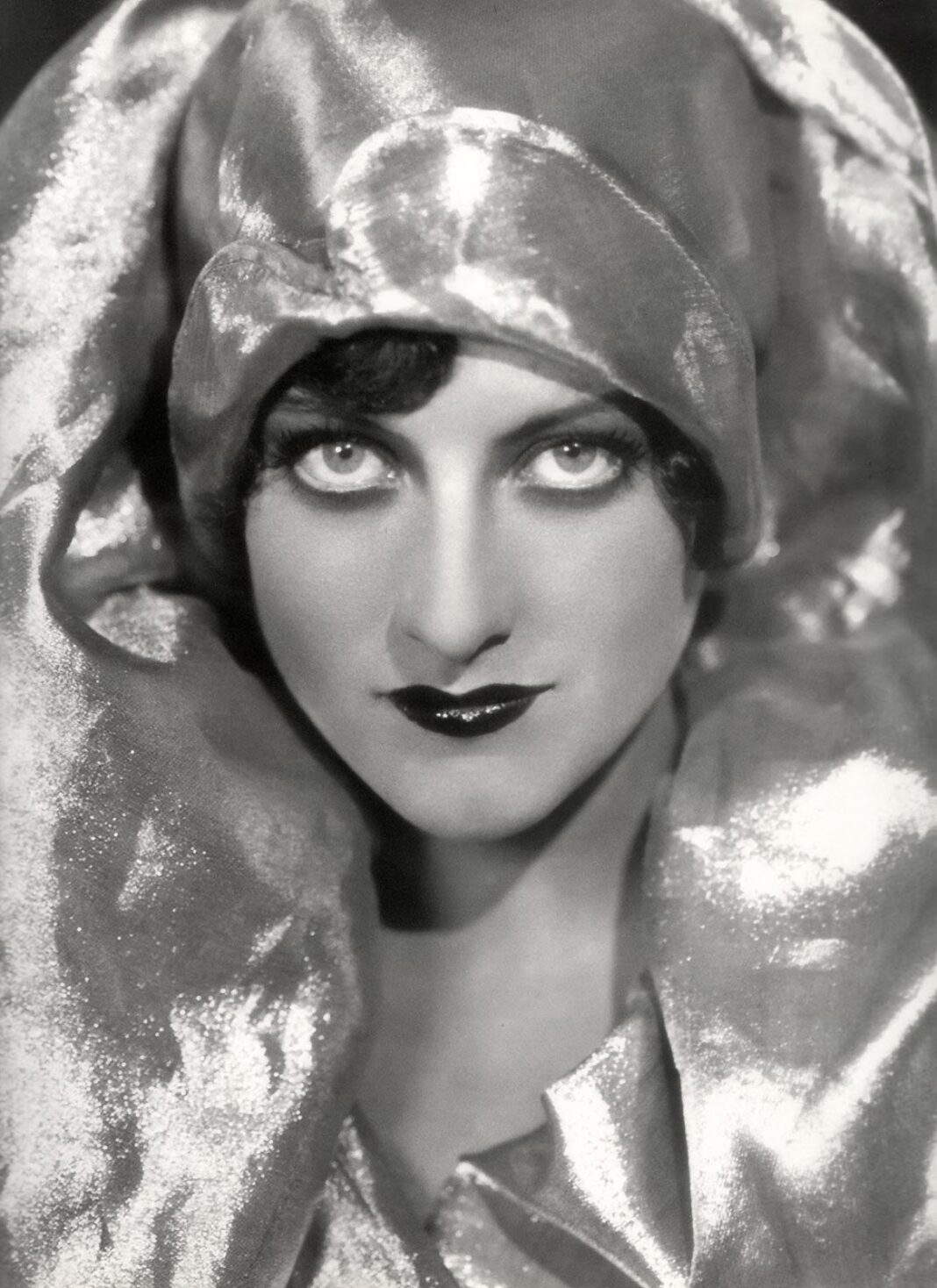 1920s Flappers: An Overview of the Ladies of the Jazz Age