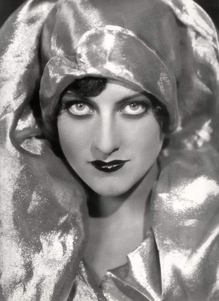 1920s Flappers: An Overview of the Ladies of the Jazz Age