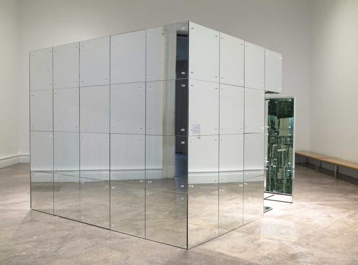 lucas samaras mirrored room