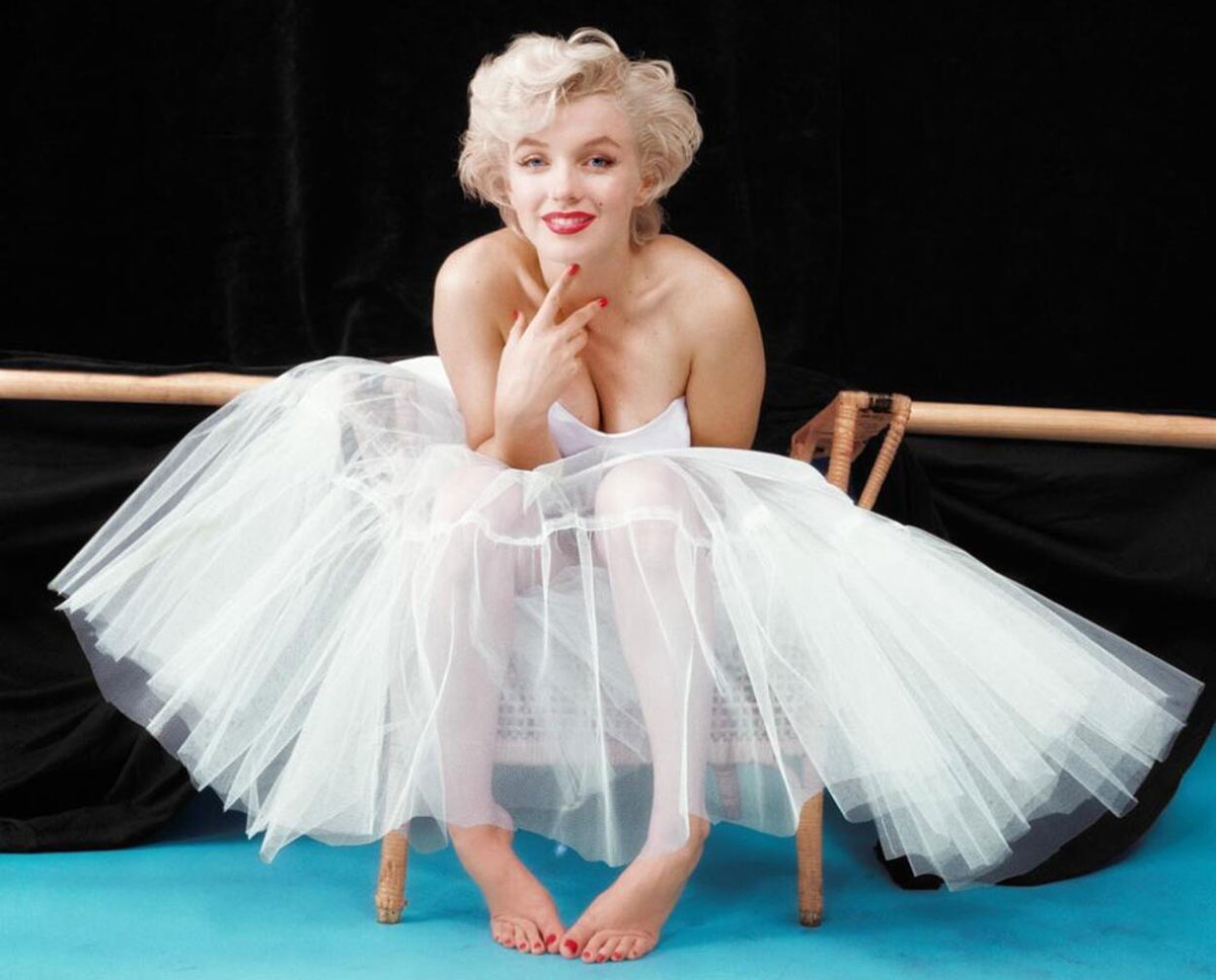 marilyn monroe ballerina sitting greene 1954.jpg