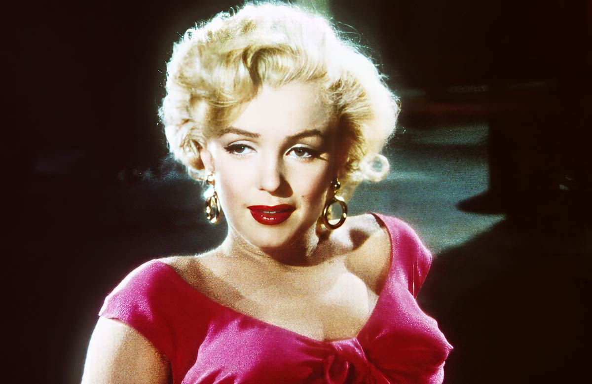 marilyn monroe pink dress niagara.jpg