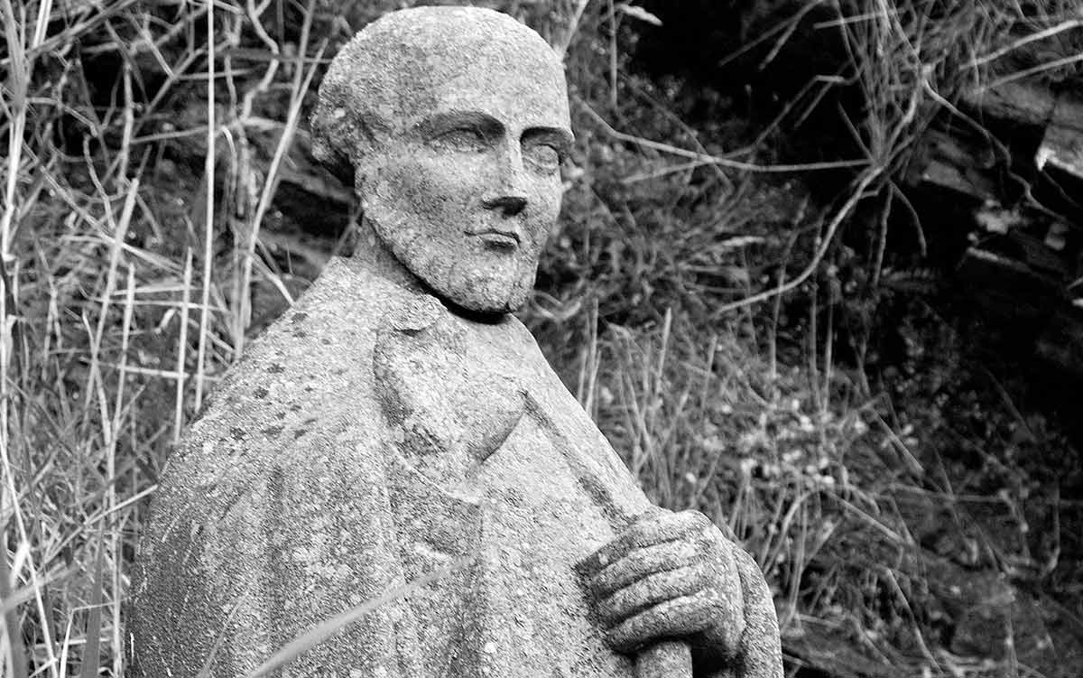 saint gildas statue france rhuys