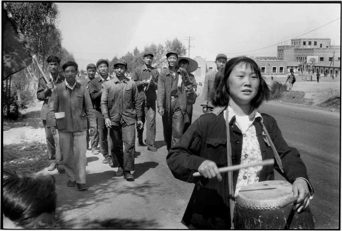 workers marching in gansu