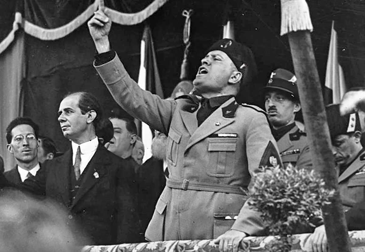 Mussolini in Milan world war II