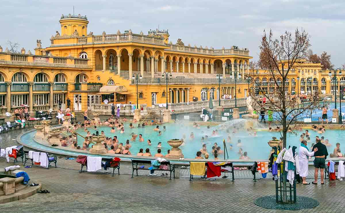Szechenyi Thermal Baths by Jorge Franganillo