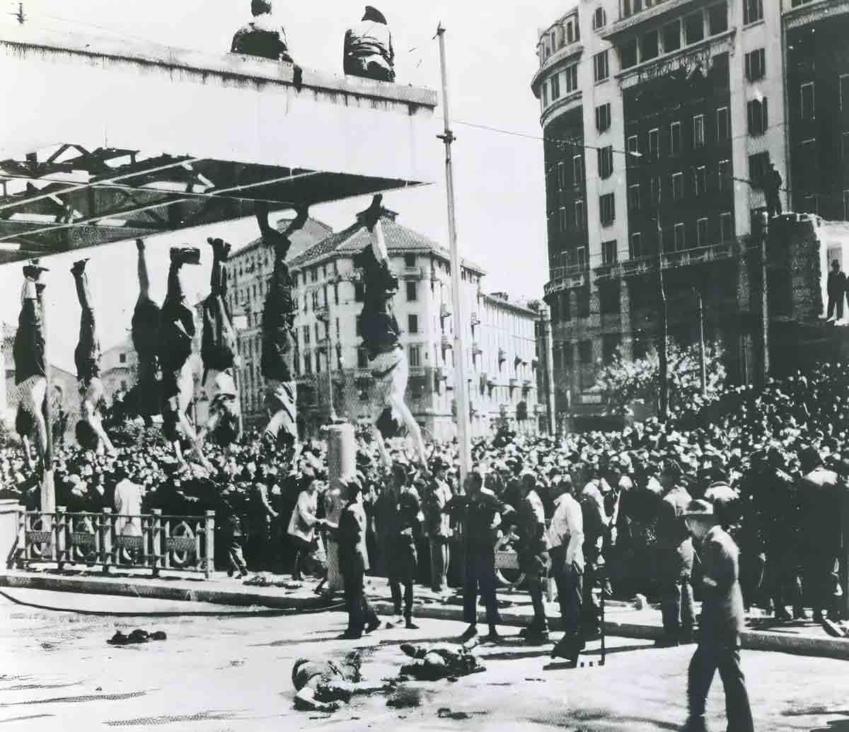 bodies of mussolini and other fascists at piazzale loreto
