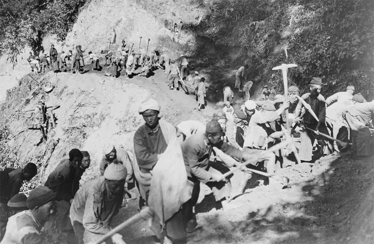Chinese laborers building Burma Road source: WW2db.com