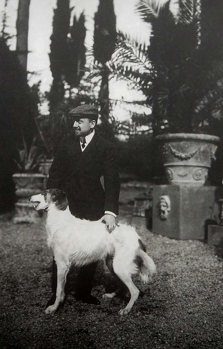 gabriele d_annunzio with his dog
