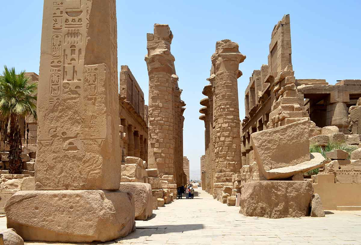 karnak thutmose pedestal