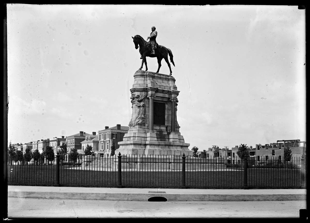 robert e lee statue
