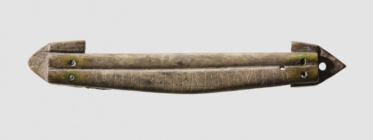 viking runes comb