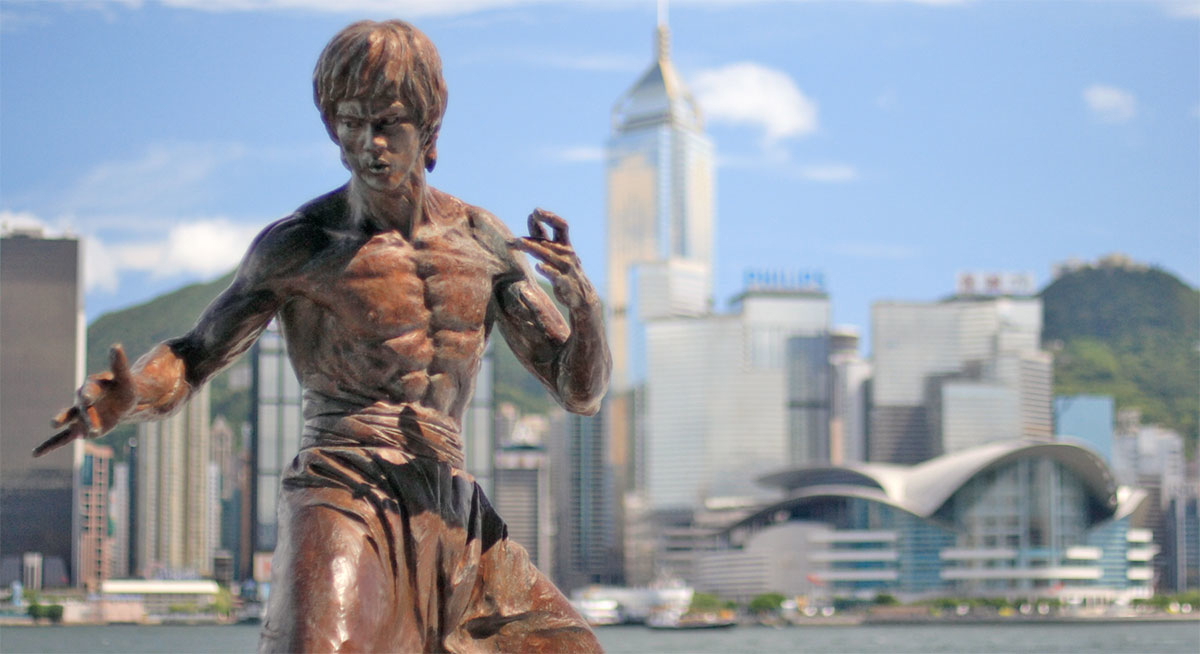 The famous Bruce Lee monument in Hong Kong, Source: Wikimedia Commons