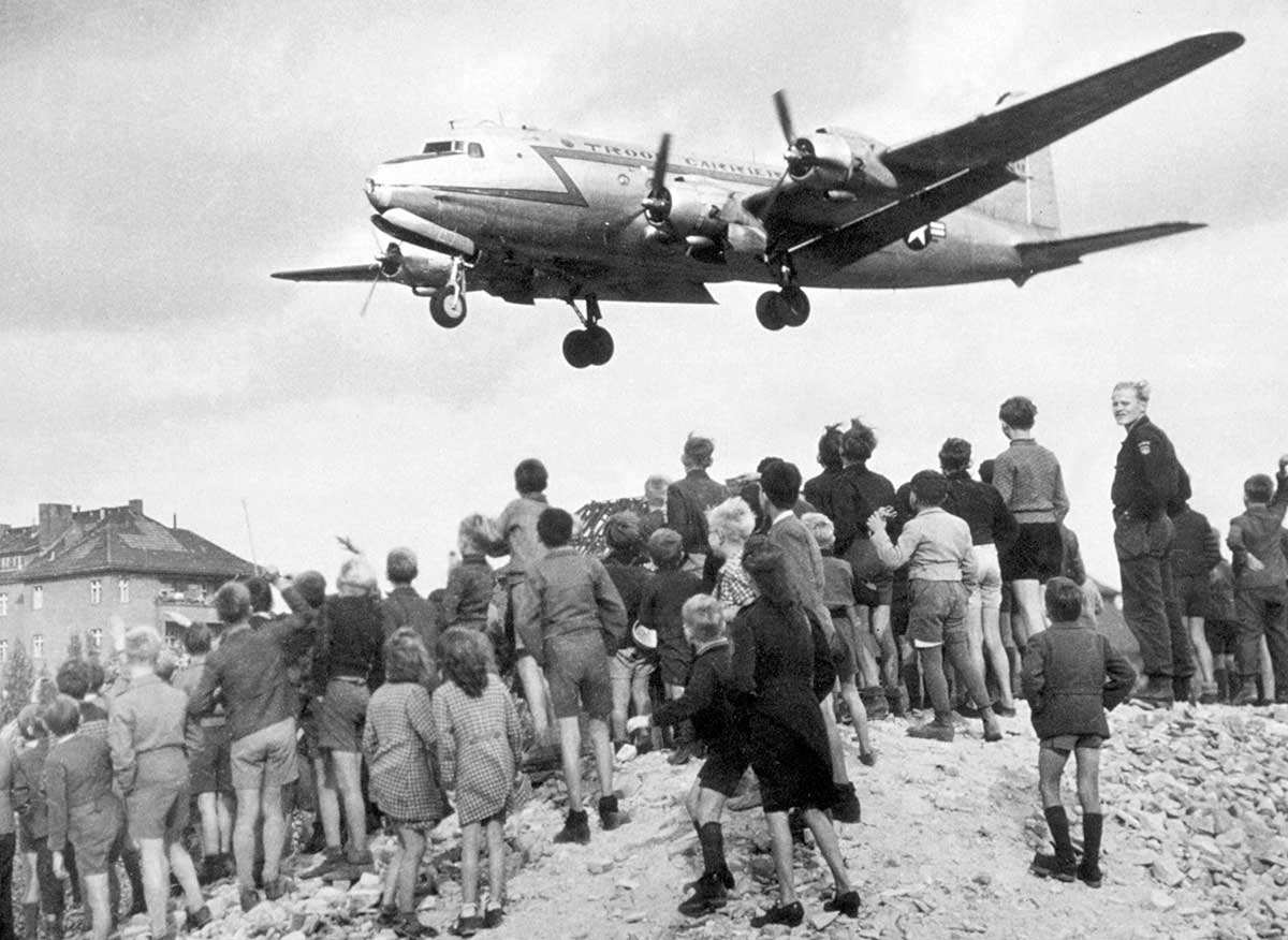 berlin blockade and airlift 1948