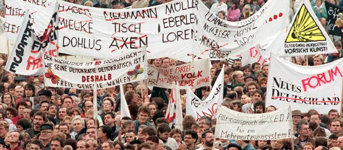 demonstration gdr november 1989