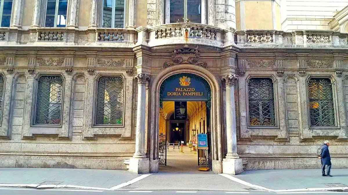 entrance palazzo doria pamphilj