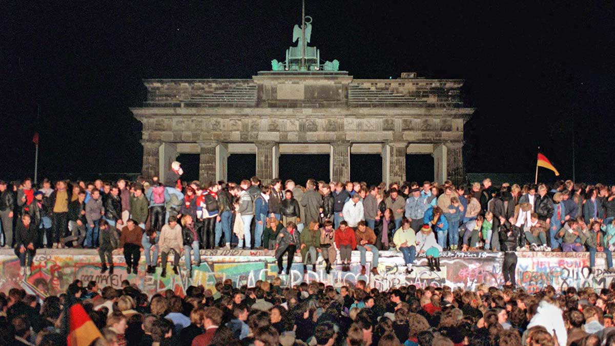 fall of the berlin wall 9 november 1989