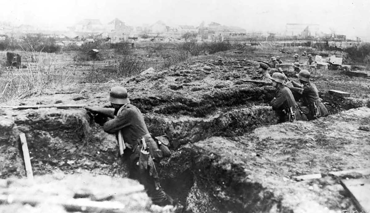 german soldiers trenches