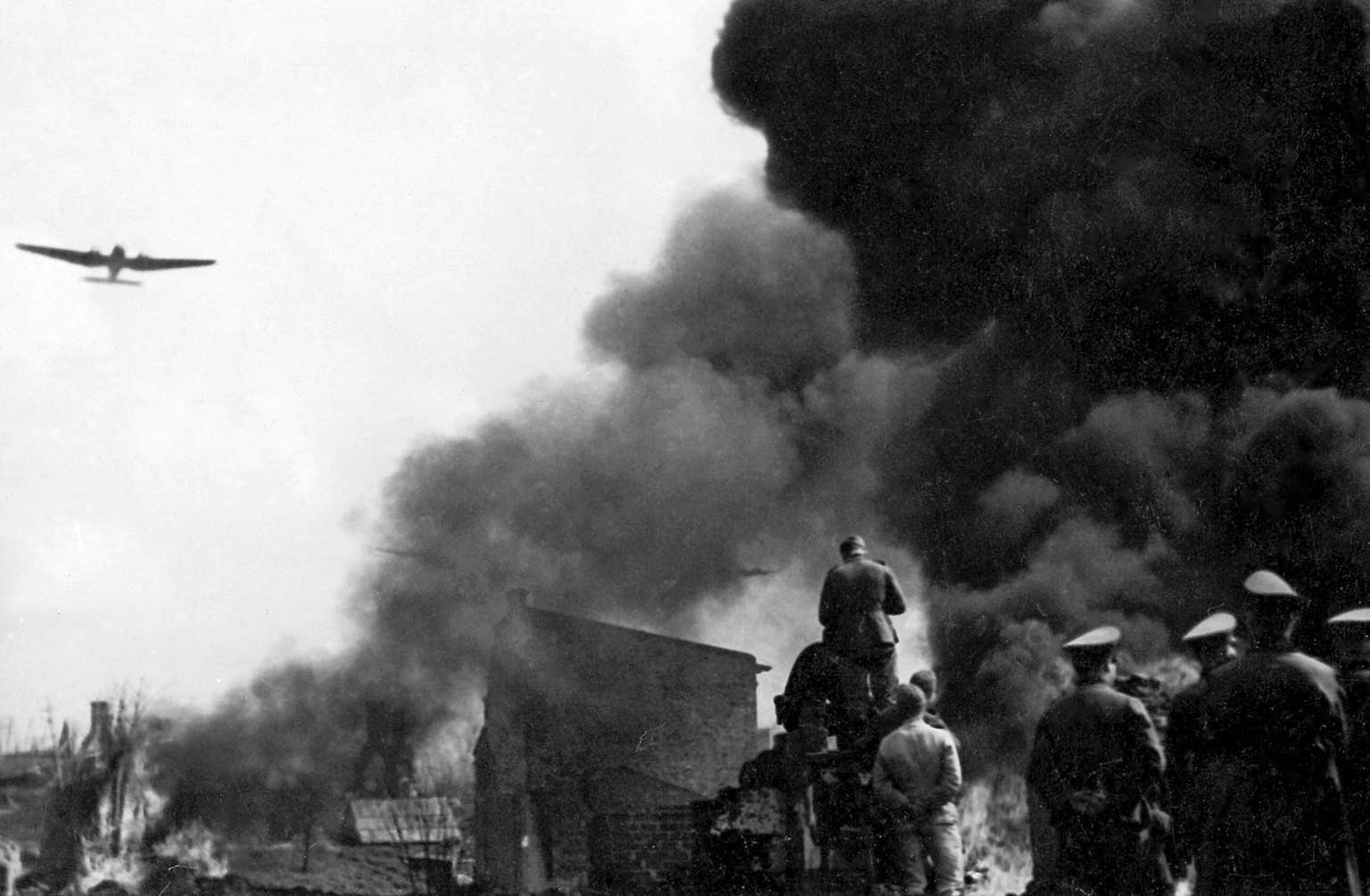 german troops warsaw 1938