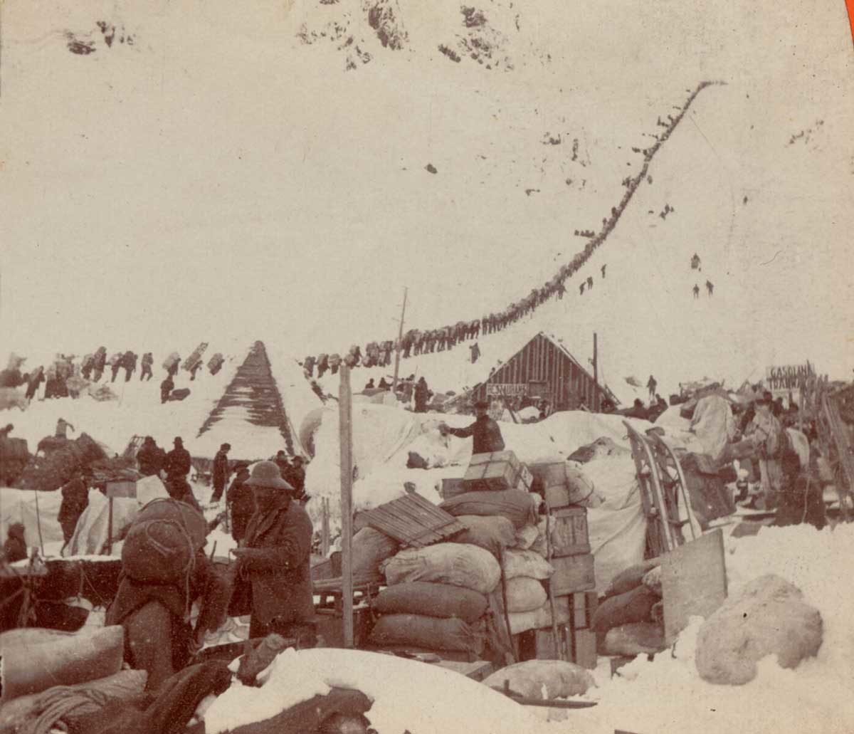 klondike gold rush hiking miners