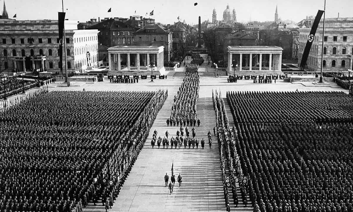 nazi parade on königsplatz 9 november 1936