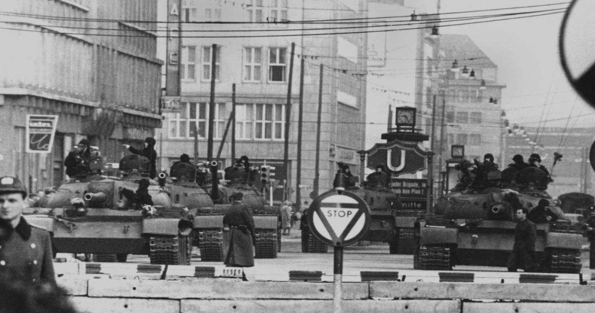 soviet tanks standoff checkpoint charlie
