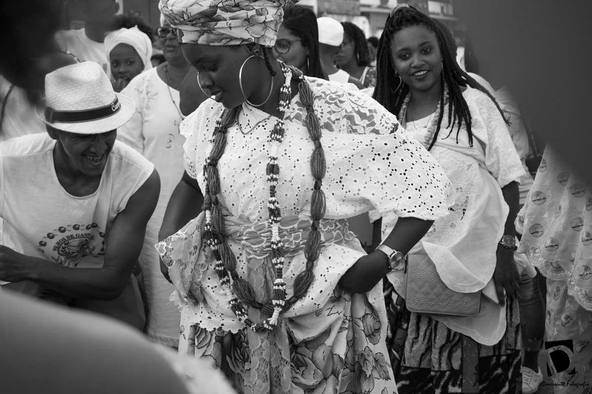 Fieis de religioes de matrizes afro na Passeata em defesa da liberdade religiosa em Nova Iguacu 2019