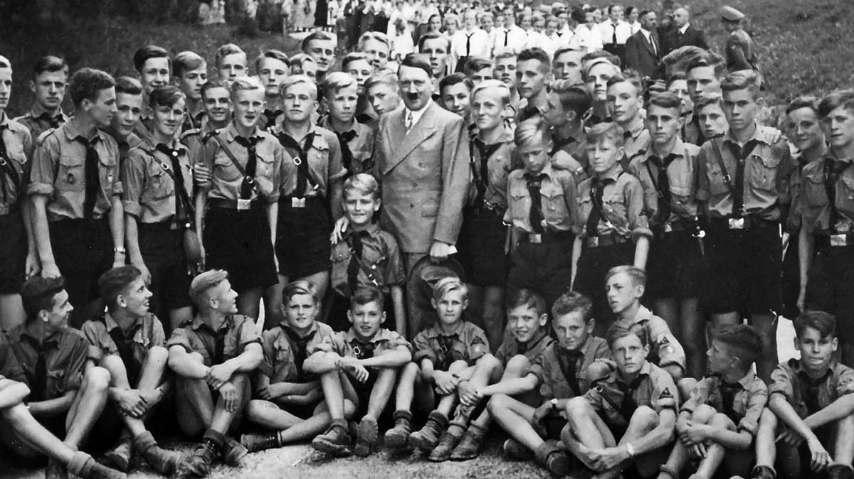 adolf hitler hitler youth meeting obersalzberg