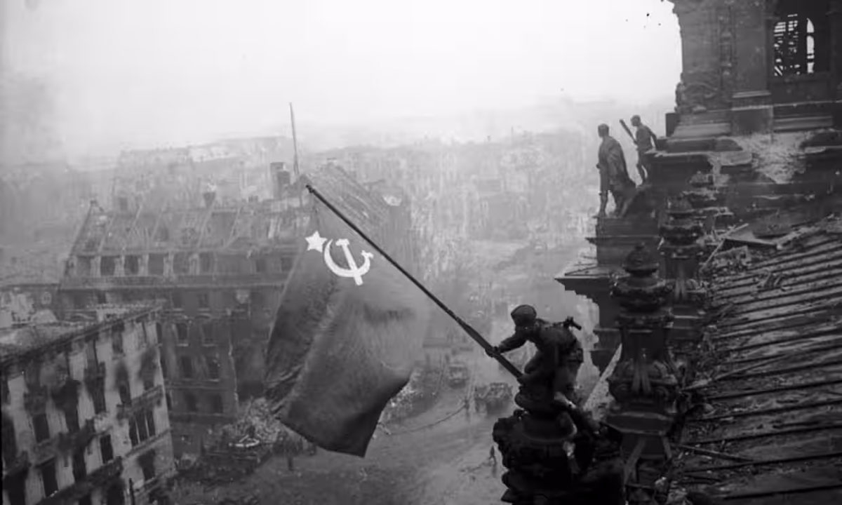 battle-of-berlin-red-army-soviet-flag