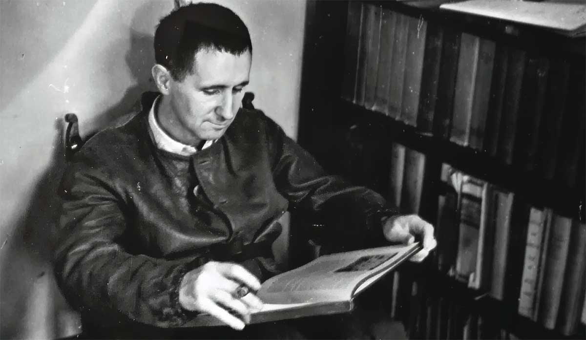 bertolt brecht reading book sitting theater writer