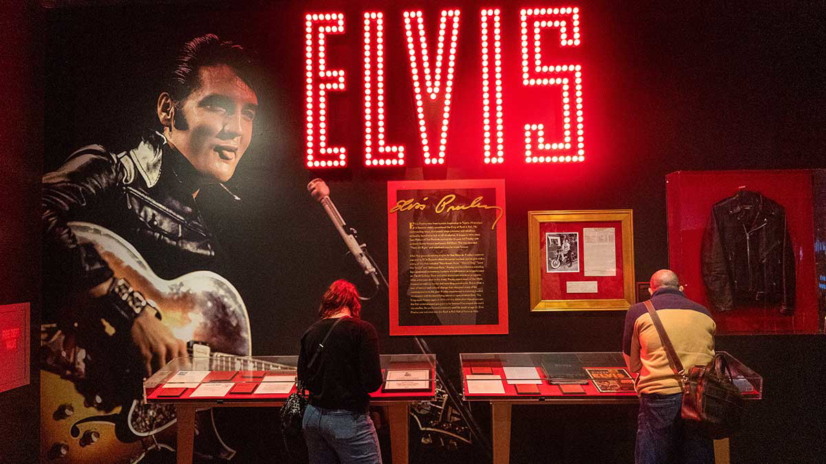 elvis presley facts hall exhibit