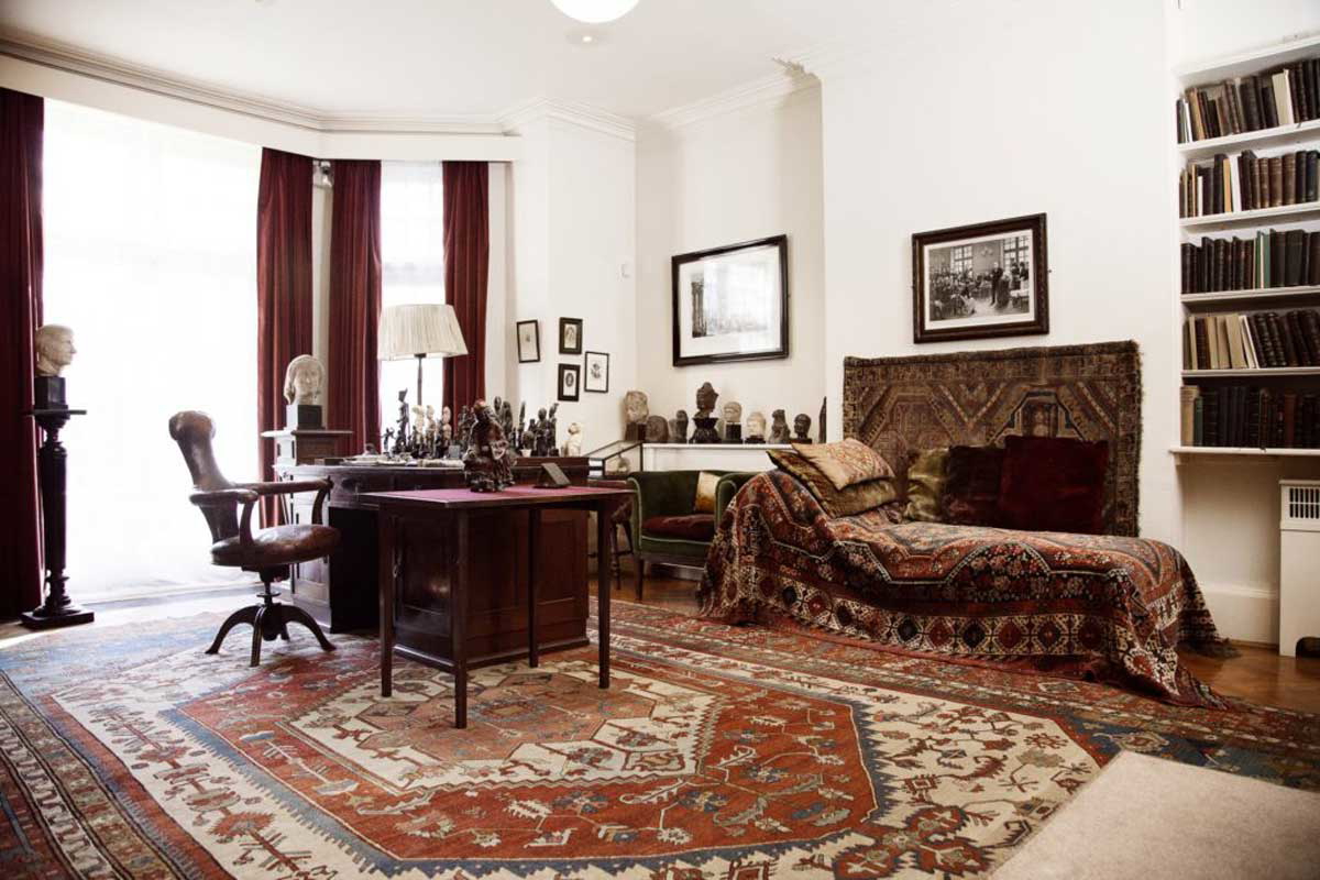 freud desk london museum