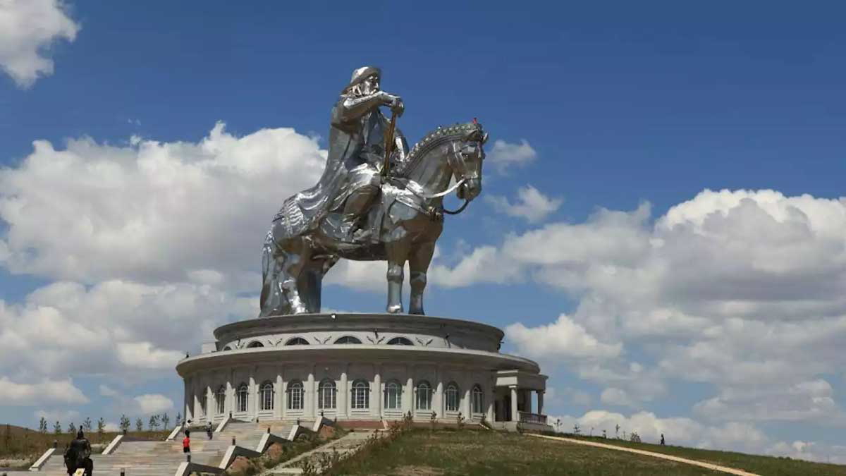 genghis khan statue