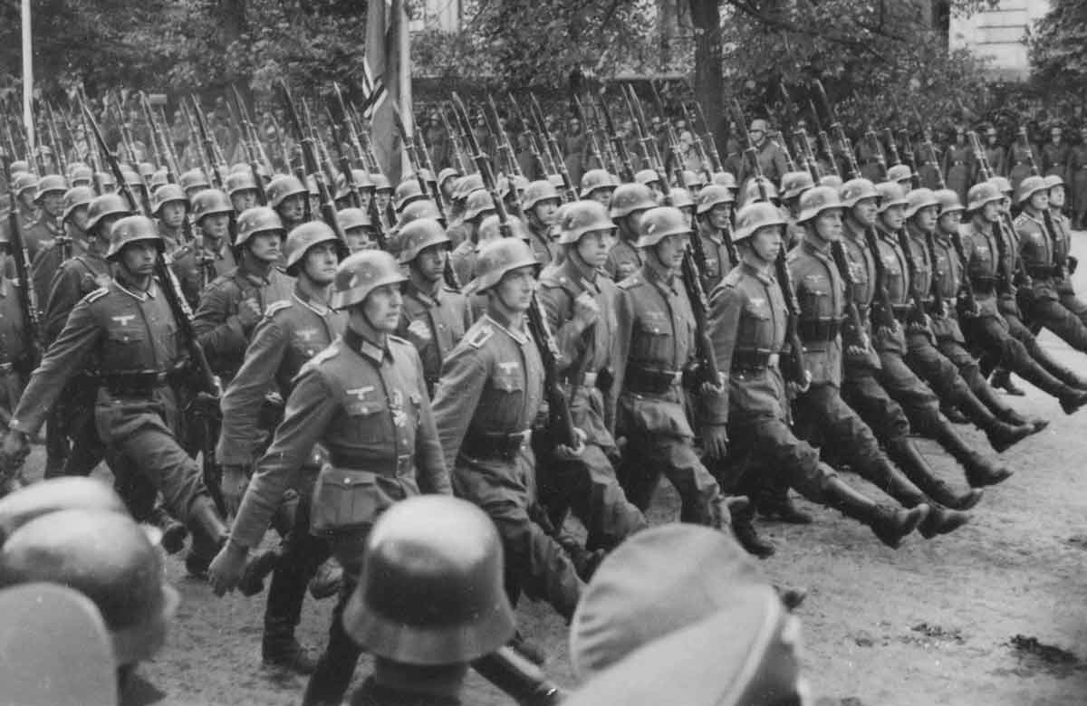 german troops in warsaw