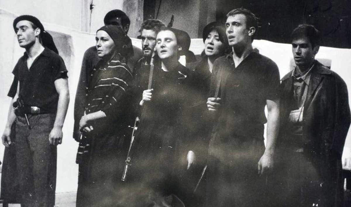 guns miss carrar brecht theater performance socialism