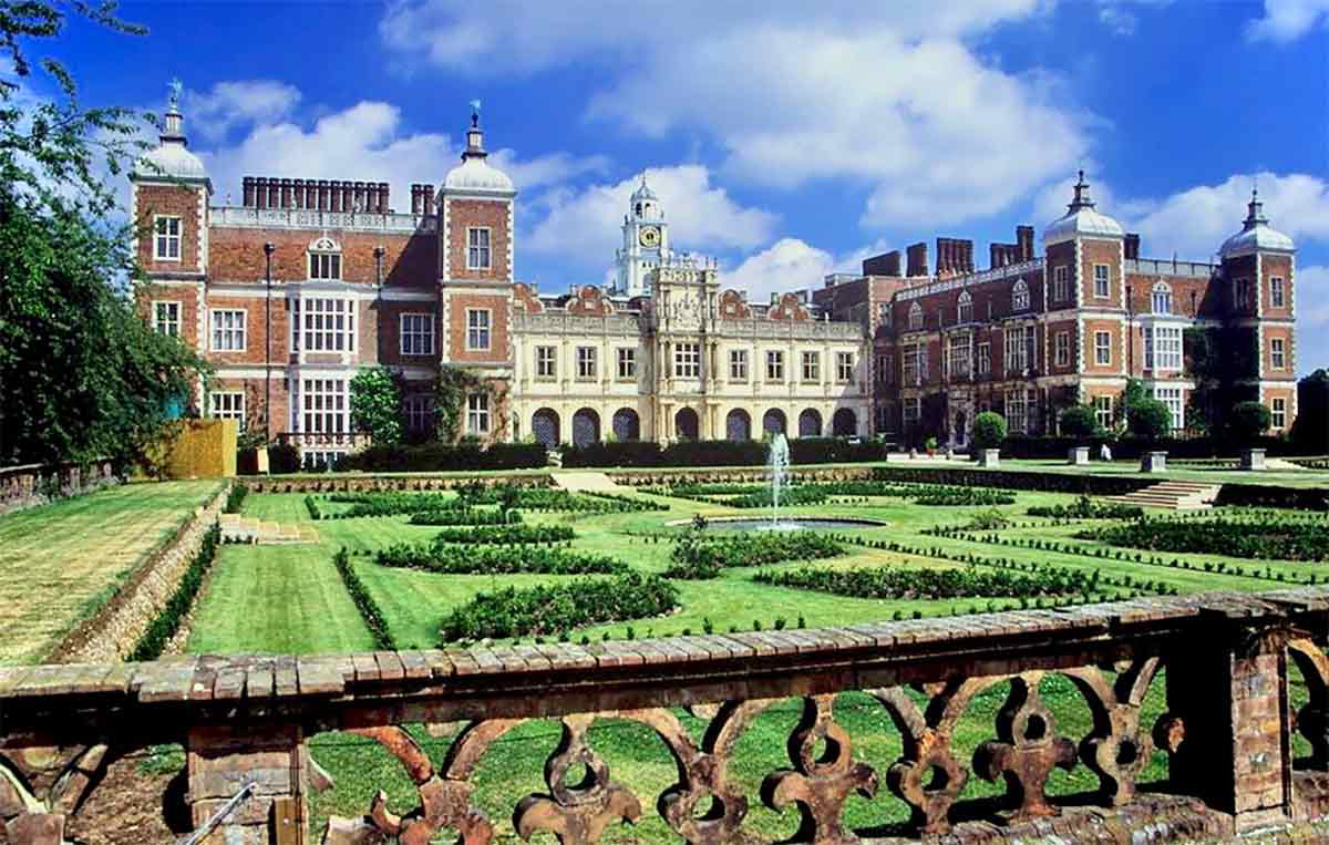 hatfield house