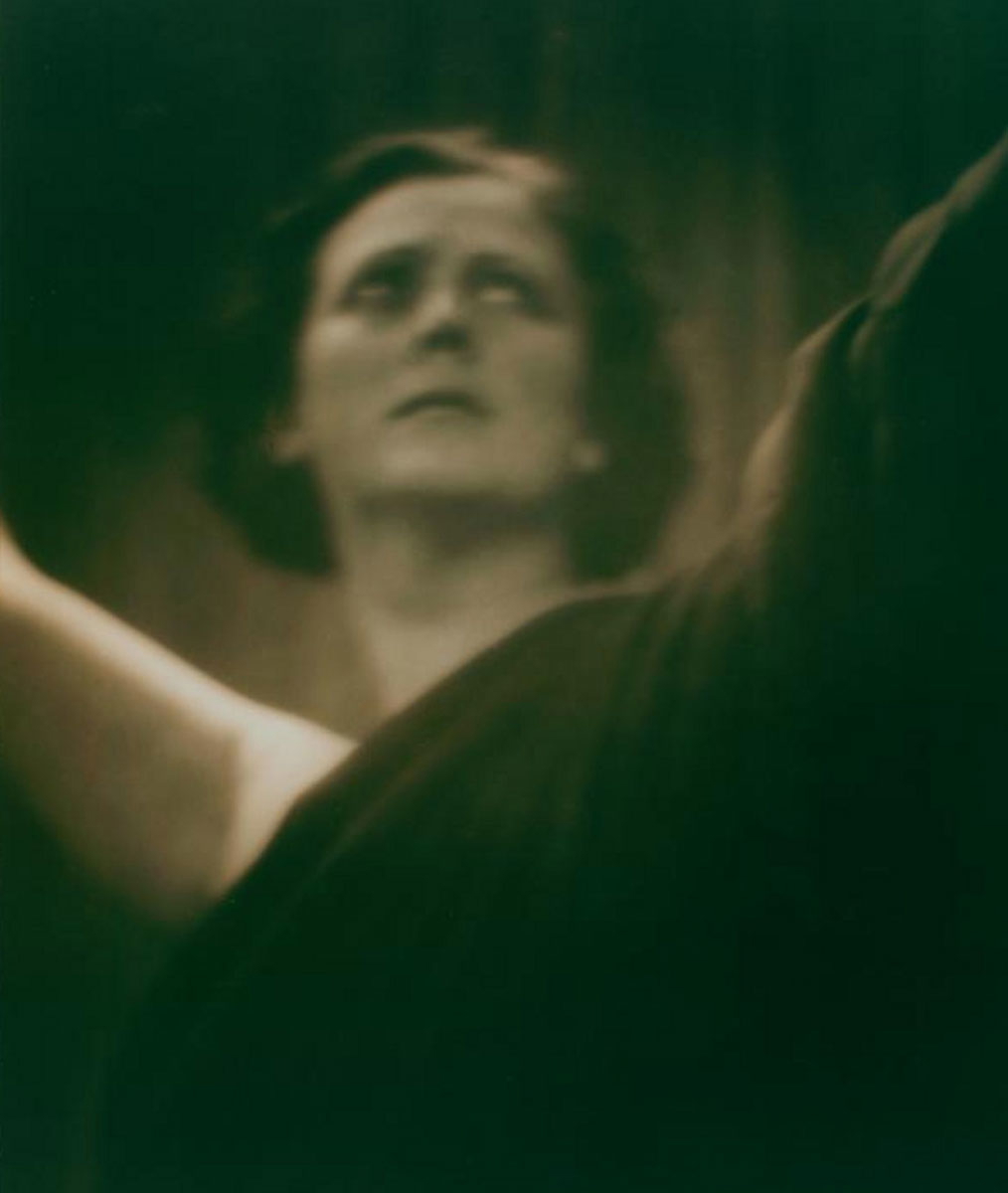 isadora duncan dancer photograph arms raised