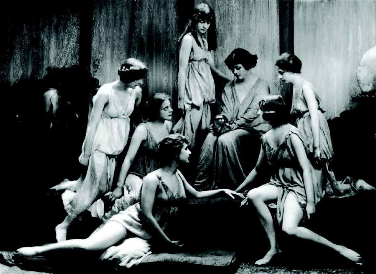 isadora duncan pupils isadorables dancers group