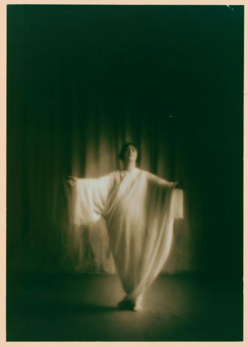 isadora duncan white robe dancer posing modern